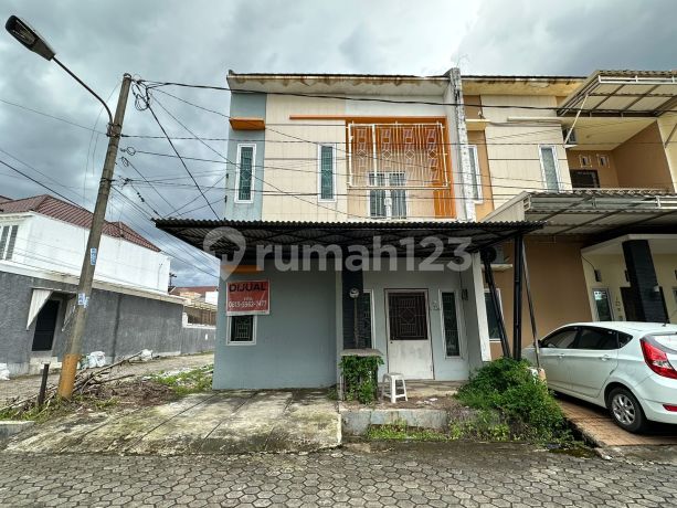 FOR SALE READY-TO-OCCUPY TOWNHOUSE HOOK GRAHA BUKIT RAFLESIA KENTEN FOR SALE READY-TO-OCCUPY TOWNHOUSE HOOK GRAHA BUKIT RAFLESIA KENTEN