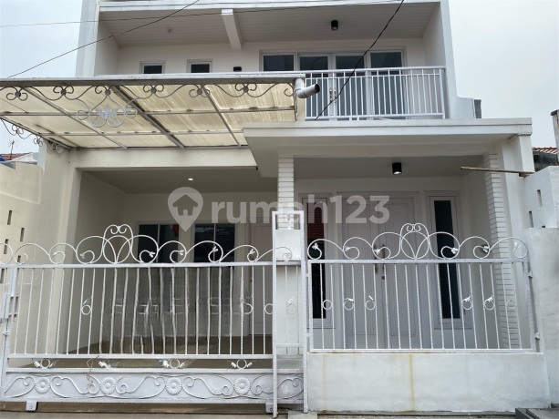 Dijual Rumah 3 Tingkat Mepet Summarecon Di Tytyan Kencana Bekasi