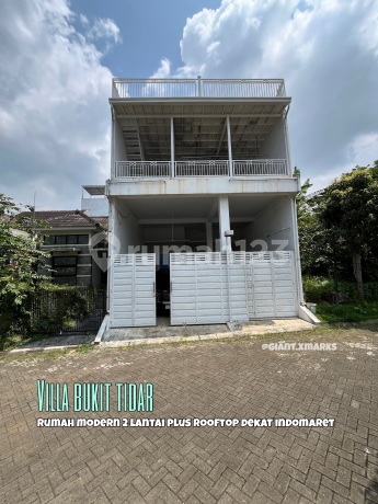 Rumah Modern 2,5 Lantai Dekat Indomaret di Villa Bukit Tidar