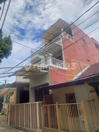 Rumah di Perum Puri Bintaro Hijau Tangerang Selatan Strategis