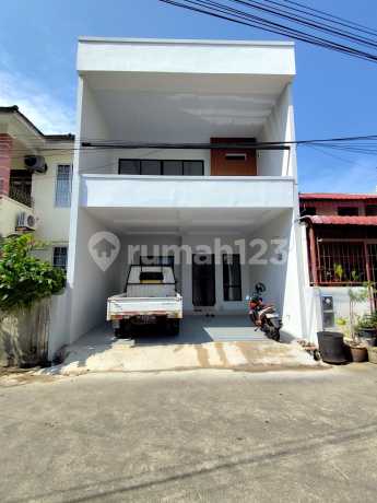 Ready-to-Occupy House in Lucky Estate Near Nagoya Batam