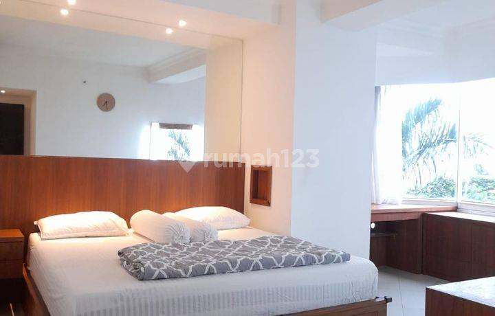 Apartment 3BR Condominium Murah dan sudah Renov di Taman Anggrek Dengan Swiming Pool View