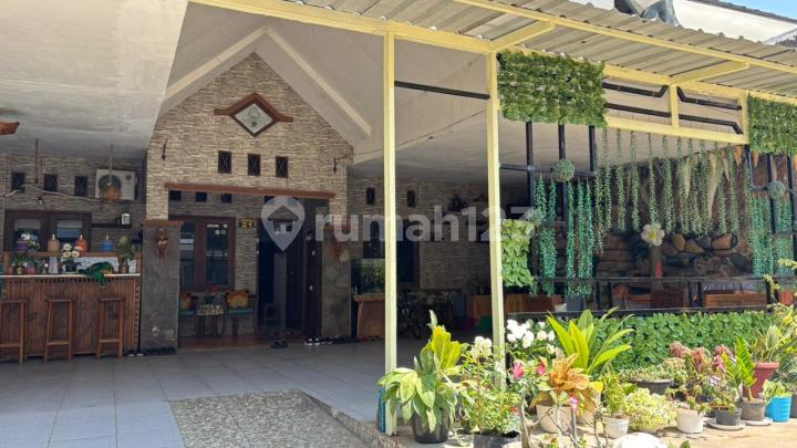 FOR SALE LARGE HOUSE, SPACIOUS LAND IN THE ELITE SPRINGHILL GARDEN HOUSING ESTATE, MALANG