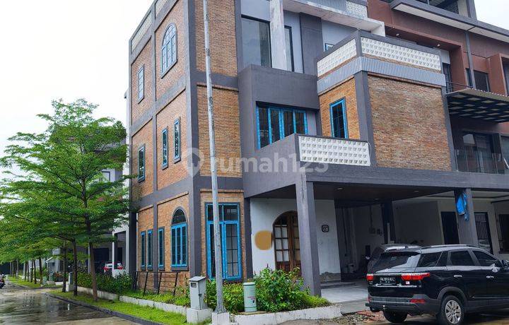 Rumah Villa Mewah Dalam Komplek di Givenchy One Medan