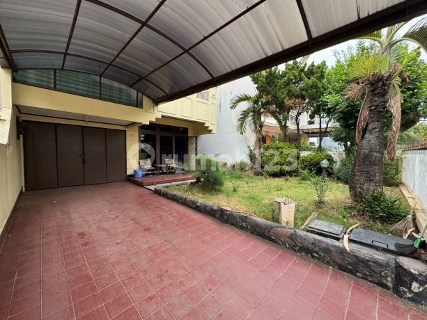 Rumah Dua Lantai Didalam Komplek Pik Siap Huni