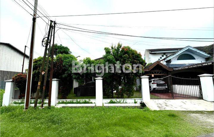 Dijual Harga Bagus. Rumah Luas - Posisi Hook - Komplek Wartawan
