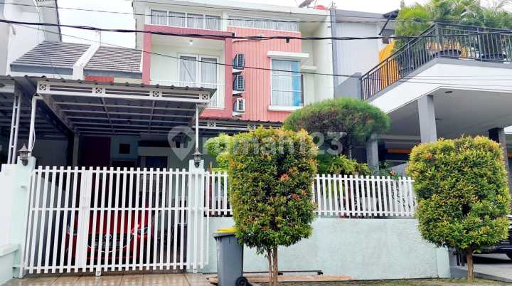 For Sale Rumah 2 Lantai Bersih Asri Siap Huni di Bukit Golf Cibubur For Sale Rumah 2 Lantai Bersih Asri Siap Huni di Bukit Golf Cibubur