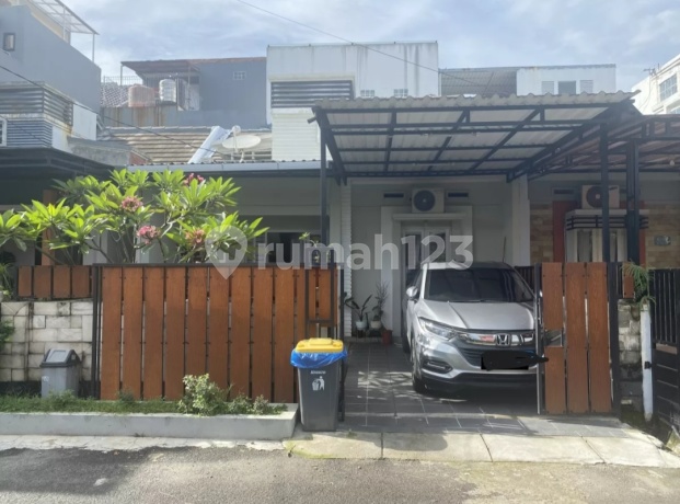 Comfortable Minimalist Residence in Permata Depok Regency Comfortable Minimalist Residence in Permata Depok Regency