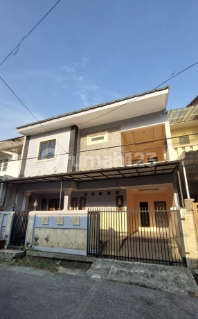 Strategic 2-Story Residence in the Pelni Complex