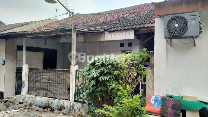 Rumah Tua/Rusak HITUNG TANAH di Perum Sinar Kompas Utama Bekasi Rumah Tua/Rusak HITUNG TANAH di Perum Sinar Kompas Utama Bekasi
