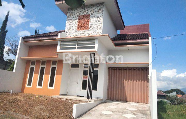 RUMAH 1,5 LANTAI ROYAL GARDEN REGENCY, BATU*