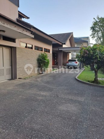 Strategic Luxury House For Sale in the Dago Area of Bandung