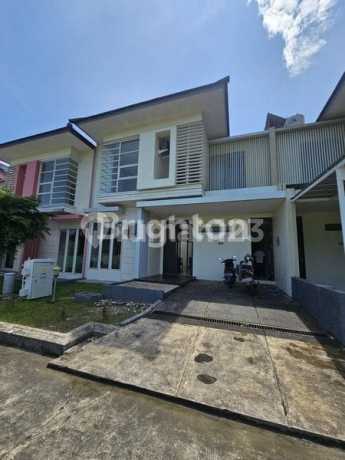 Siap Huni, Rumah, 2 Lantai, Dekat Pusat Perbelanjaan, Bebas Banjir