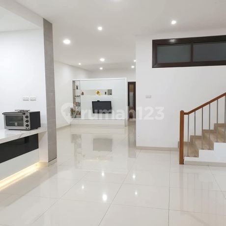 Jual Cepat Nego Sampai Deal Rumah Bagus Keren Furnish Pusat Kota Kembar Massiap Huni, Bersih, Terawat