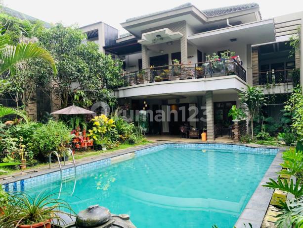 Rumah Modern 2 Lantai Furnish Private Pool Lingkungan Asri 10 Menit Ke Aeon Mall Sentul City, Bogor Rumah Modern 2 Lantai Furnish Private Pool Lingkungan Asri 10 Menit Ke Aeon Mall Sentul City, Bogor