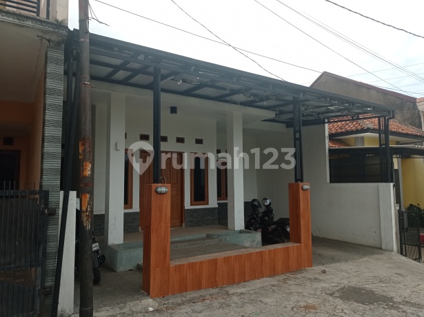 Rumah Bagus SHM Komplek Haruman Cinunuk Dekat ke Jalan