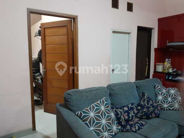 Nice House with SHM in Nataendah Kopo Complex, eligible for KPR, Good. Nice House with SHM in Nataendah Kopo Complex, eligible for KPR, Good.