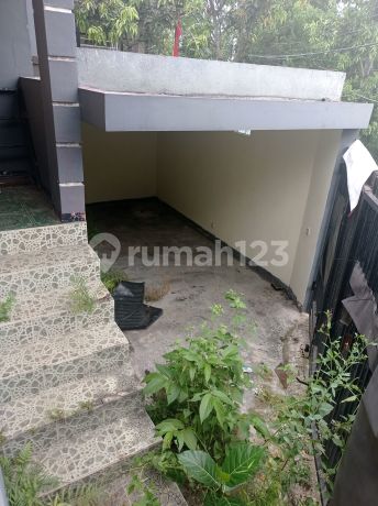 House in Green Valley Complex Jatihandap available for KPR with SHM. House in Green Valley Complex Jatihandap available for KPR with SHM.