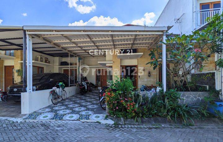 Rumah 2Lt Dengan One Gate System Dalam Perumahan Royal Maguwo 