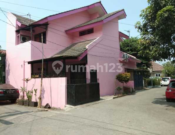 Rumah pink siap huni strategis di Pondok Pekayon Indah Bekasi