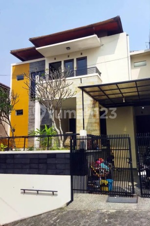 Rumah Mewah 2 Lantai Bagus Siap Huni,View Kota Bandung