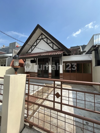 Rumah Siap Huni. Lokasi Strategis Dekat Sekolah Tarakanita / Stella Maris. Lokasi Dekat Dengan Summarecon Mall Dan Pusat Kuliner.