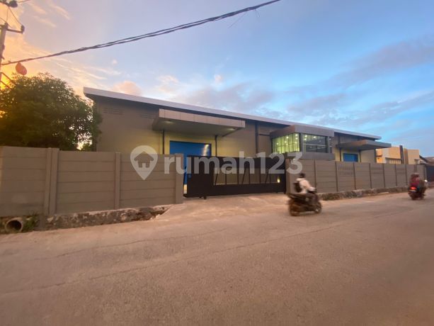 Warehouse for Sale in Industrial Area