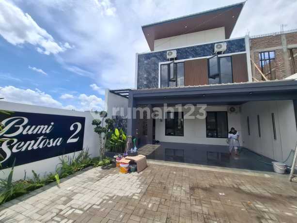 Rumah Mewah SHM Full Furnished Dekat Stadion Maguwoharjo