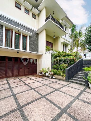 Rumah 3 Lantai Dalam Townhouse Jati Padang Dekat Pejaten Park