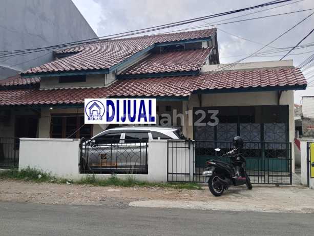Hook House Suitable for Business in Perumnas 2 Bekasi