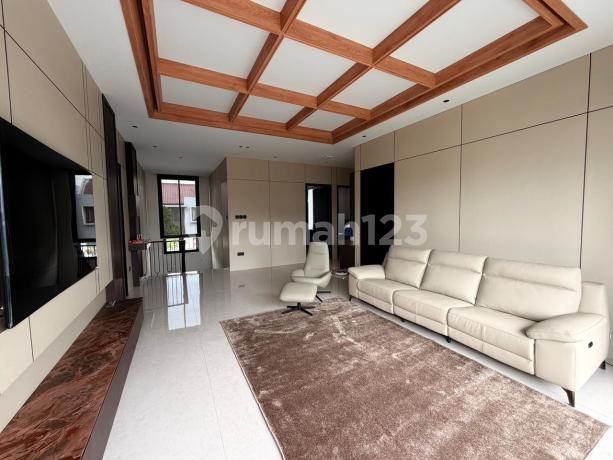 Dijual Rumah Baru Classic Modern Siap Huni Lokasi di Singgasana Pradana Bandung Dijual Rumah Baru Classic Modern Siap Huni Lokasi di Singgasana Pradana Bandung