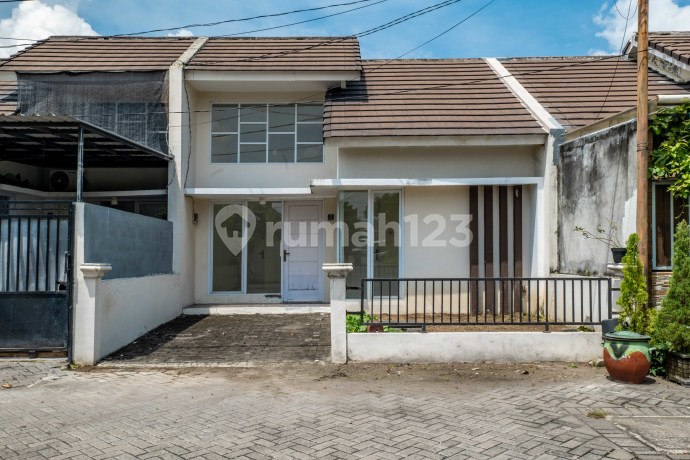 ROSE di Golden Berry Regency