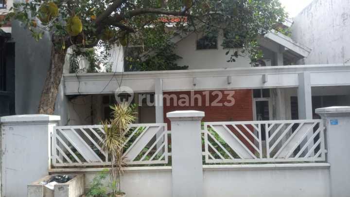 Dijual Cepat Rumah Lama Terletak di Komplek Barata, Karang Tengah Tangerang. SHM. Hubungi Kami untuk Kami Bantu Nego Sampai Deal!