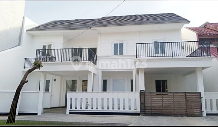 Jual Cepat! Rumah Cantik Renov Villa Melati Mas Serpong Tangsel Lokasi Cluster Terdepan Sangat Strategis !