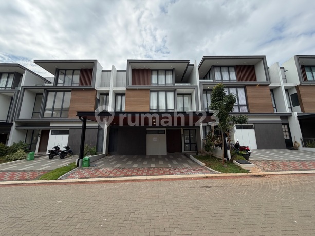 Dijual Rumah Mewah 3 Lantai di Cluster Premium Kota Wisata Rumah SHM Bagus di Blok Sm 7, Cluster Antherton Kota Wisata Residence Blok Sm 7 No.10, Ciangsana, Gunung Putri, Bogor, Jawa Barat, Indonesia, 16968, Kota Wisata