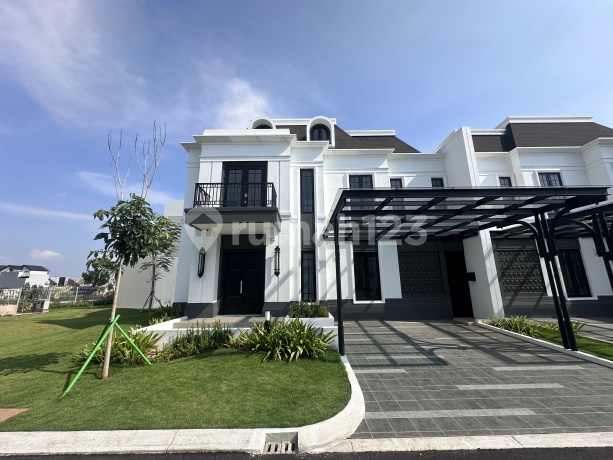 Corner House Premium Location at Summarecon Crown Gading