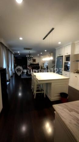 Rumah Mewah Asri & Aman Dilengkapi dengan Kolam Renang di Town House Fatmawati Jakarta Selatan Rumah Mewah Asri & Aman Dilengkapi dengan Kolam Renang di Town House Fatmawati Jakarta Selatan