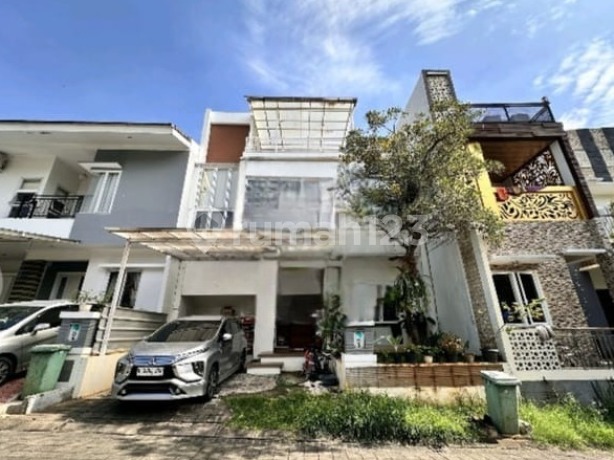 Di Jual Rumah 2 lantai Di perumahan grand matoa dengan desain modern yang memukau 