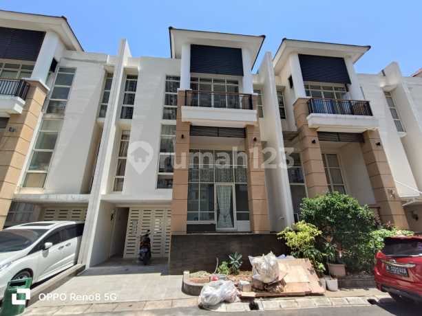 Rumah Cantik Full Furnished di Town House Ancol Mansion