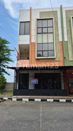 Ruko Usaha 3 Lantai Posisi Hoek Strategis di Sepatan Timur