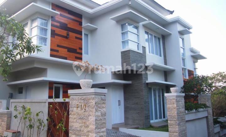 Di Jual Cepat Rumah Modern Tropis 2 Lantai Di Griya Alam Pecatu, Dekat Dreamland Dan Uluwatu