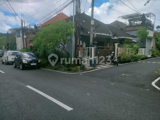 Rumah Luas Tamah 1,5 Are 3 Kamar Tidur 2 Kamar Mandi Dekat Pasar Kori di Kori Nuansa Jimbaran Lingkungan Taman Griya Permai