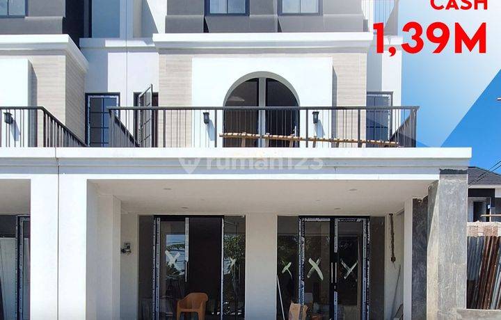Rumah 3 Lantai De Villa Majapahit Boulevard Palebon Raya Pedurungan