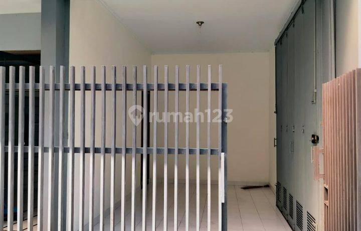 Dijual rumah 2 lantai kondisi bagus di Babakan Jeruk 