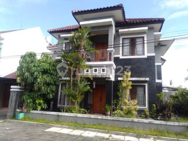 Rumah Tinggal 2 Lantai dalam Perum Kemala Regency Mlati Sleman 