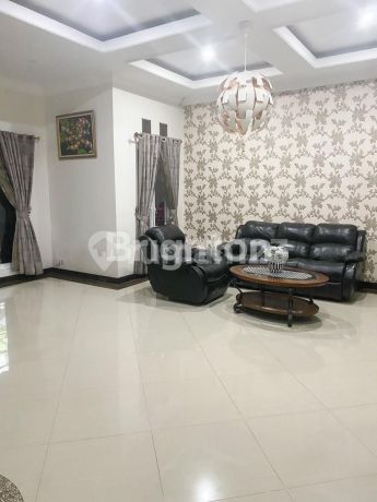 Rumah Cantik Komplek Mawar Cengkareng