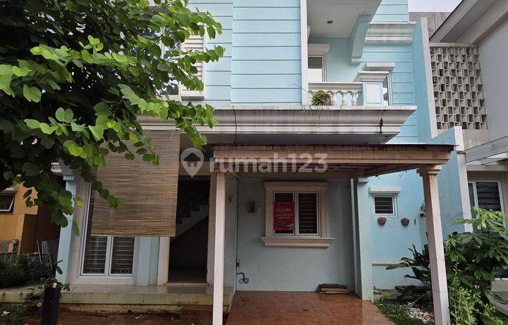 Rumah bagus 3 lantai di Montana Village dekat ke UMN
