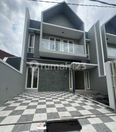 DIJUAL Rumah Baru Gress 2 Lantai Model Scandinavian  Jalan Utama Double Way* "Manyar Tirtomoyo" 