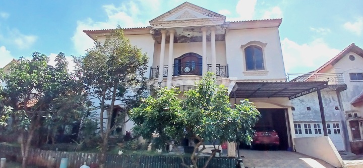 Rumah Siap Pakai di Kawasan yang Sedang Berkembang di Graha Taman Bunga, Bsb, Mijen