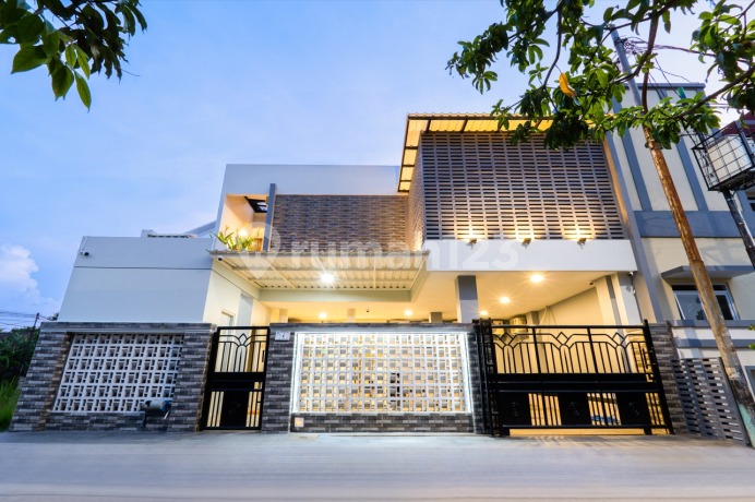 For Sale Exclusive Boarding House 2 Floors 24 Rooms ROI 9.5% Batu Ceper Tangerang
